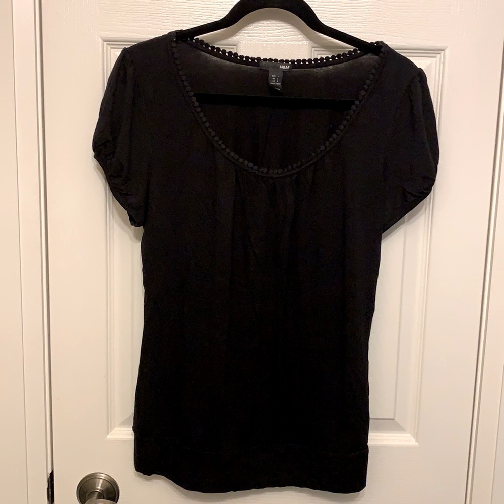 3/$15 H&M Super Cute Black Top
